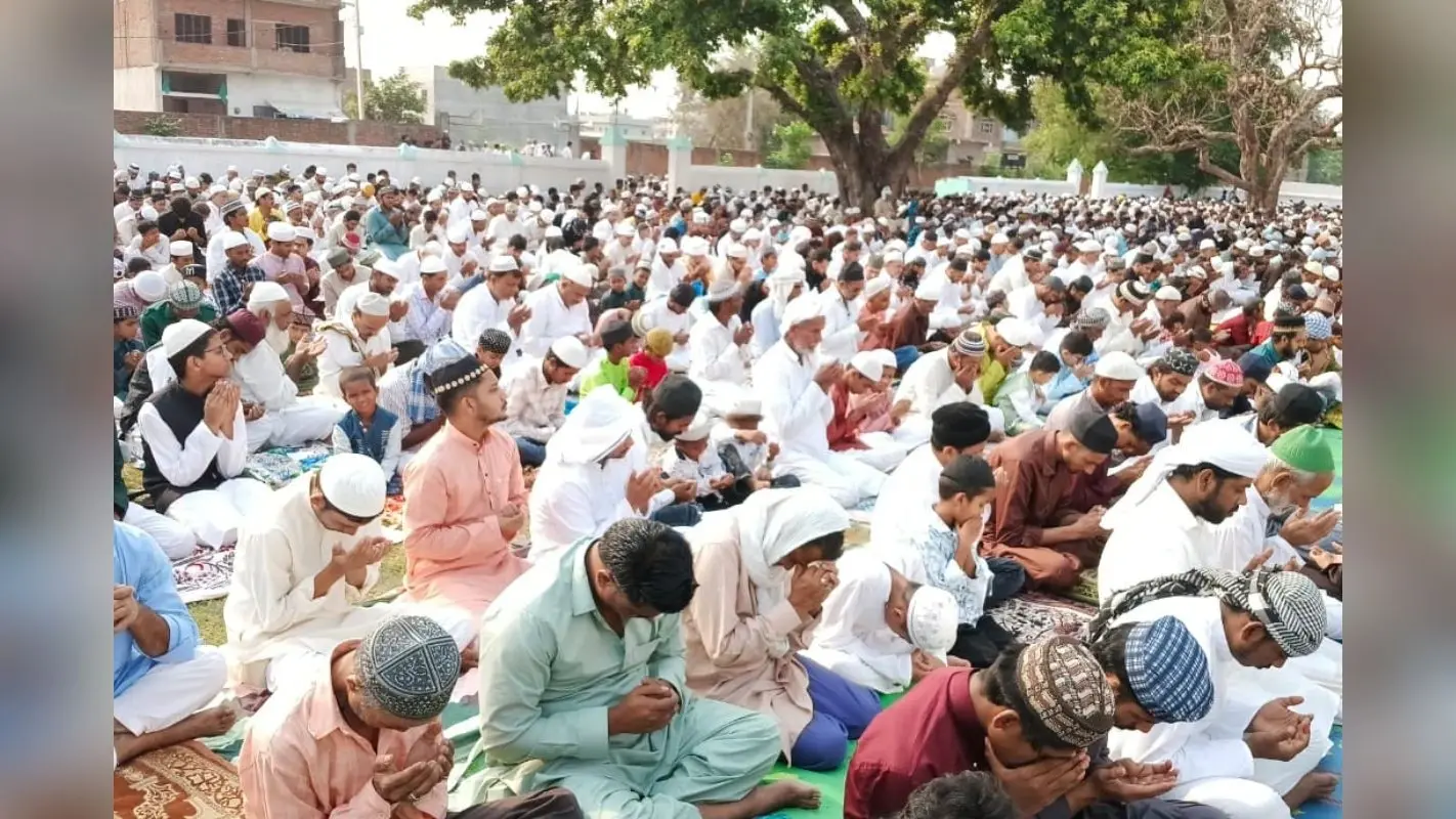 नवलपुर दरगाह में उमड़ा हजारों नमाजियों का सैलाब, सीवान में शांतिपूर्ण माहौल में मनाया गया बकरीद