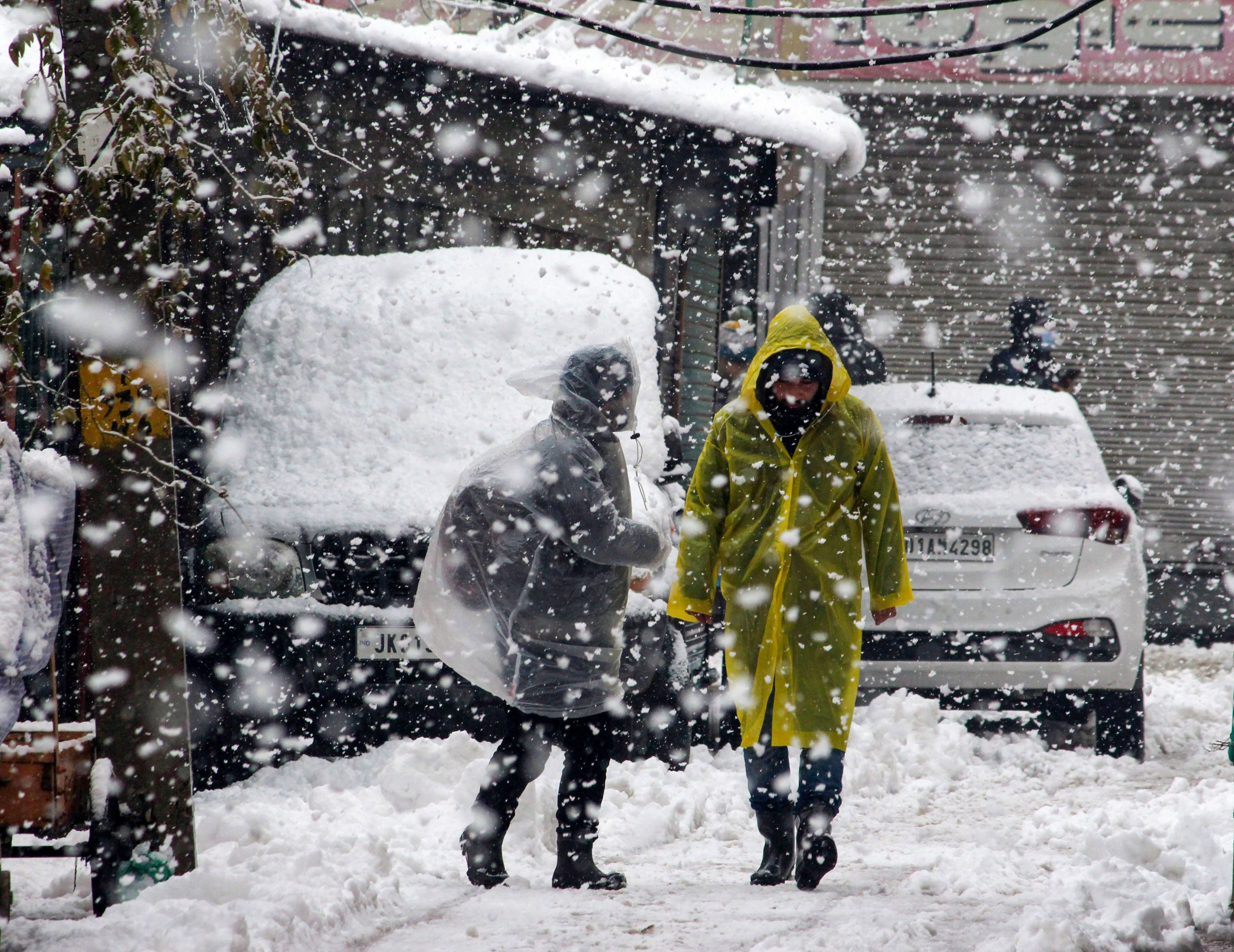 Weather Alert : 20 साल बाद कश्मीर घाटी में हुई इतनी भारी बर्फबारी, राष्ट्रीय राजमार्ग बंद, अलर्ट जारी