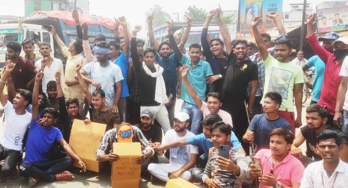 Army Reinstatement: आर्मी में बहाली की मांग को लेकर फिजिकल-मेडिकल उत्तीर्ण अभ्यर्थियों ने जाम की सड़क