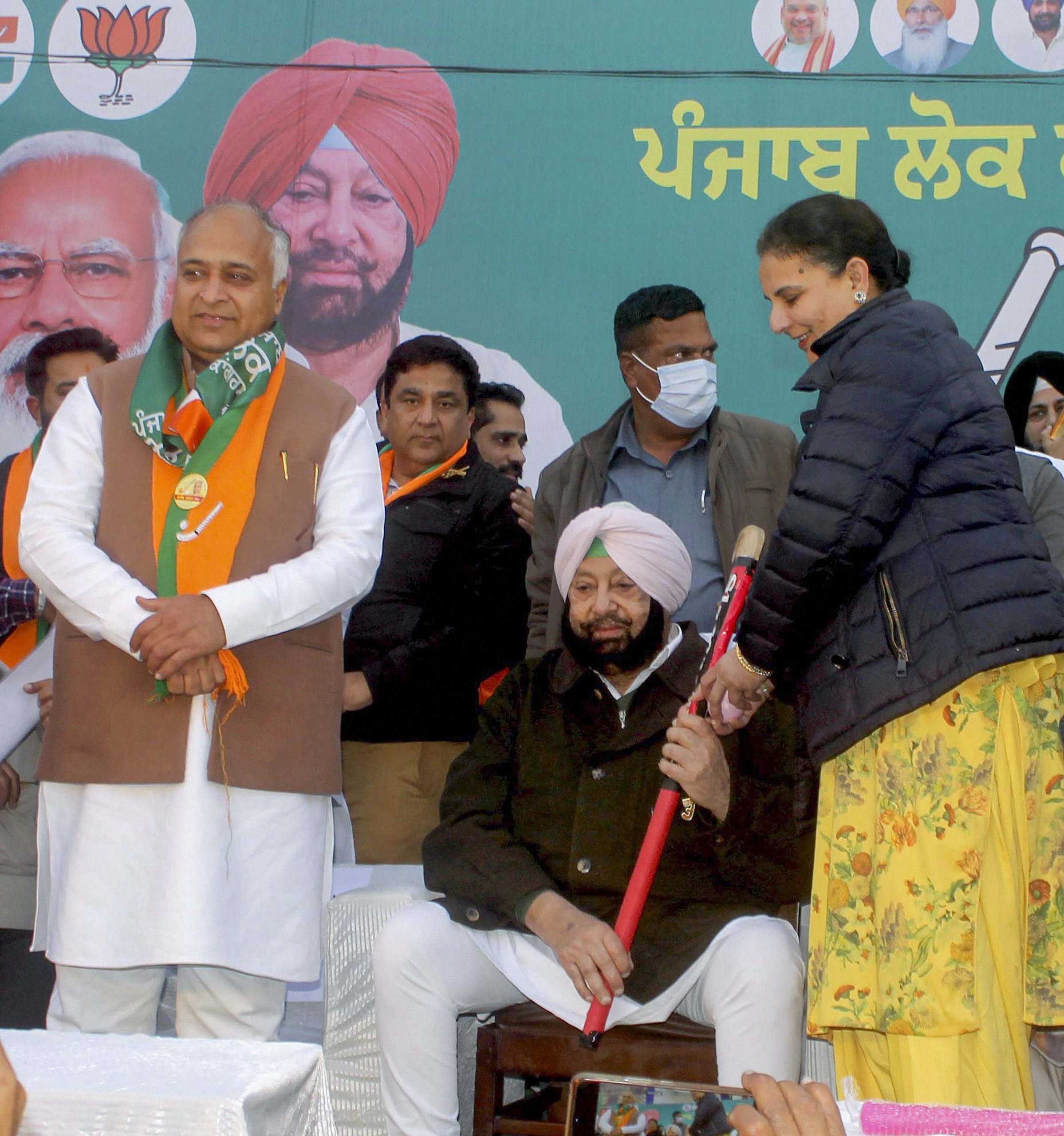 Punjab Election 2022 : ‘मेरे पिता फिर से चुनाव जीतेंगे’, अमरिंदर सिंह की बेटी ने कही ये बात