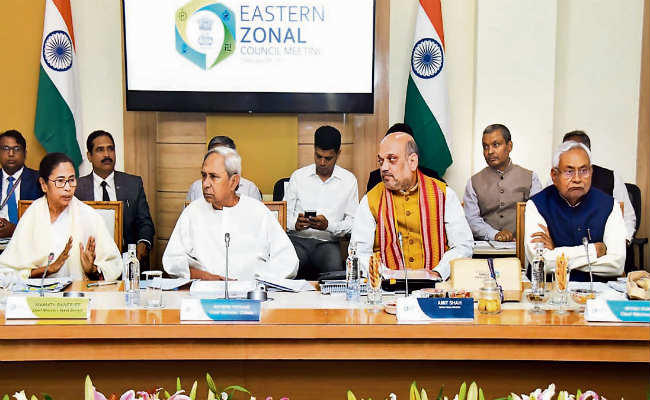 आंगनबाड़ी सहायिका काे क्रेन ने कुचला, मौत