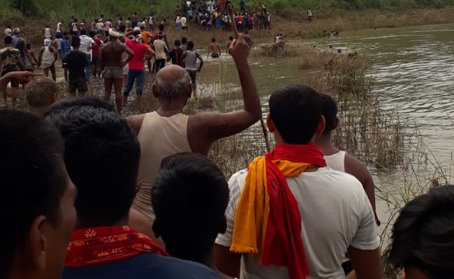 बिहार: खेत जाने के दौरान नदी पार करने में तीन भाई-बहन डूबे, एक की मौत, दो की तलाश जारी