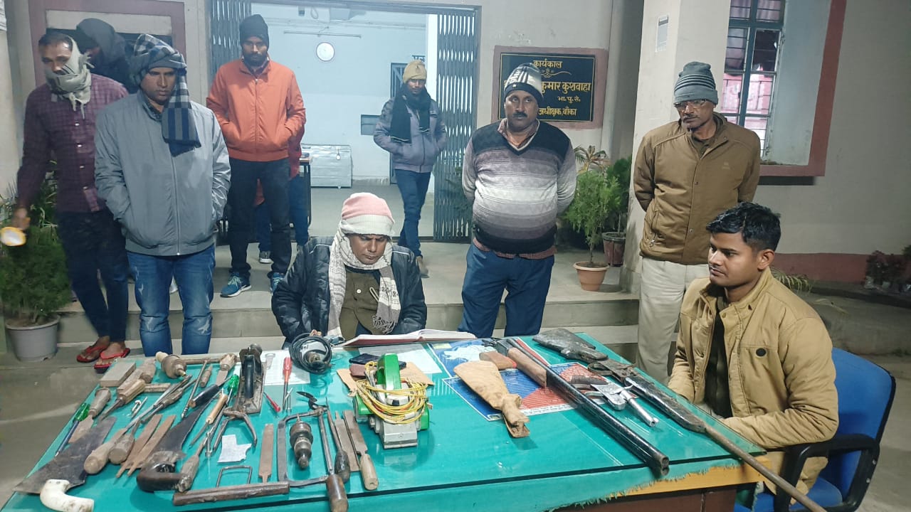 Bihar: बांका में मिनी गन फैक्ट्री चला रहे थे ससुर व दामाद, छापेमारी में हथियारों के जखीरे संग दोनों धराए