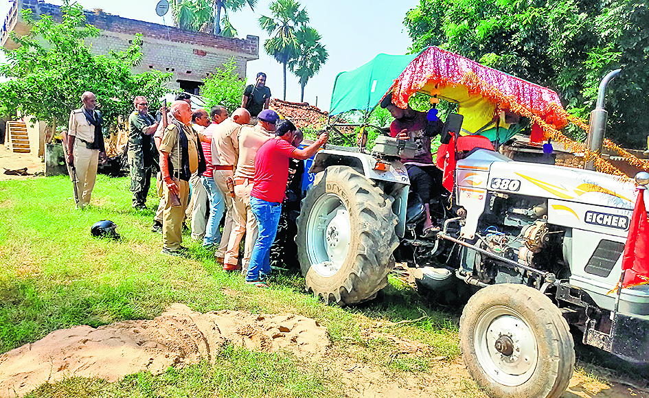 गया में छापेमारी करने गयी पुलिस पर बालू माफियाओं ने किया हमला, एसआई और जवान घायल
