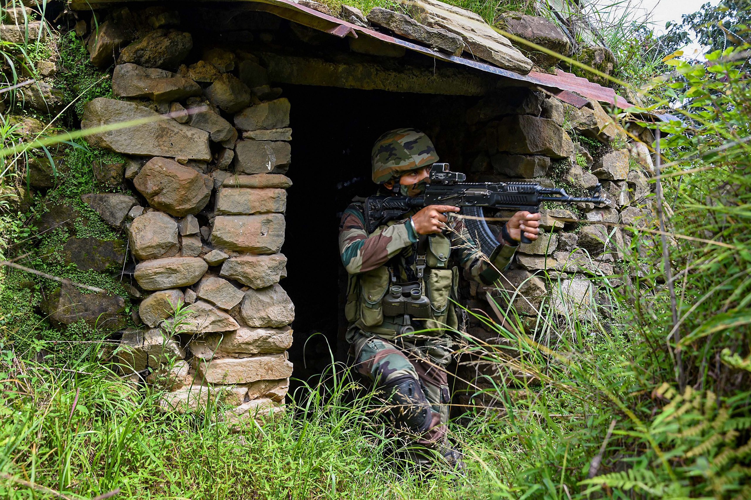 Jammu Kashmir: स्वतंत्रता दिवस पर हमले की बड़ी साजिश नाकाम, जैश के चार आतंकी गिरफ्तार, राम मंदिर की रेकी…