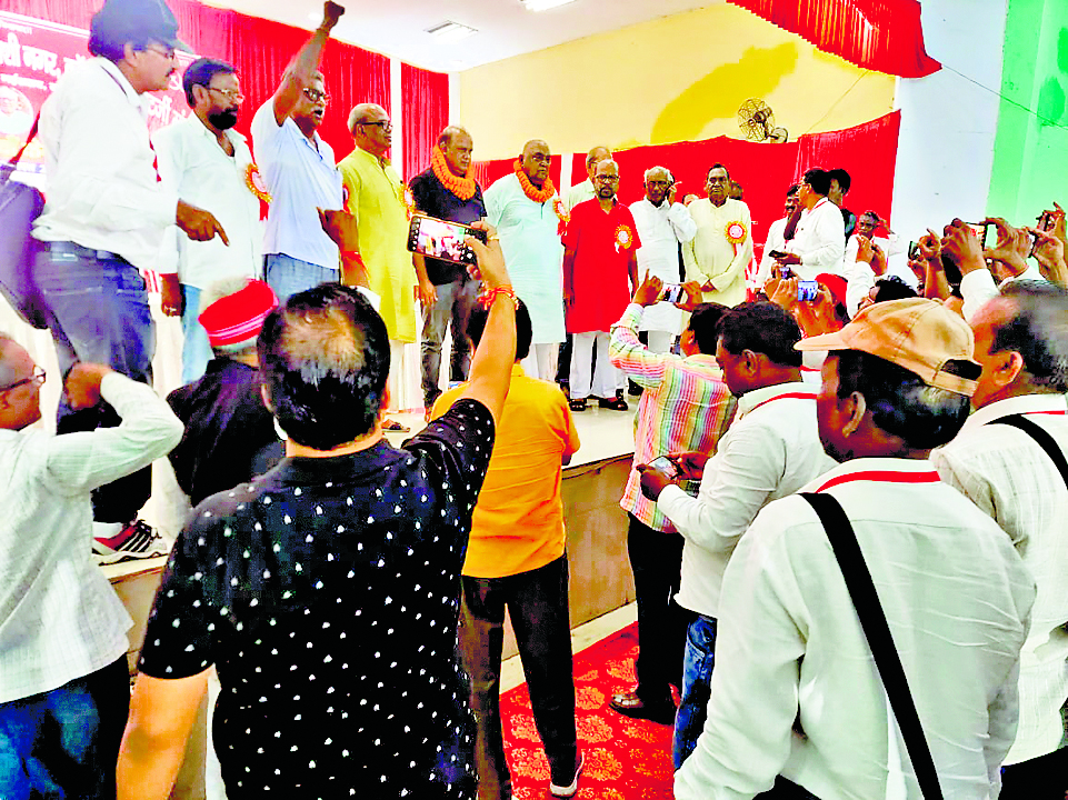Jharkhand: बिहार कोलियरी कामगार यूनियन हुआ दो फाड़, सीपीएम व मासस ने बनायी दो अलग-अलग कमेटी