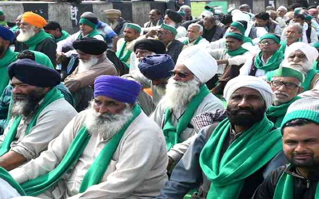 MSP: दिल्ली-चंडीगढ़ NH पर अब भी डटे किसान, आगे की रणनीति के लिए होगी बैठक