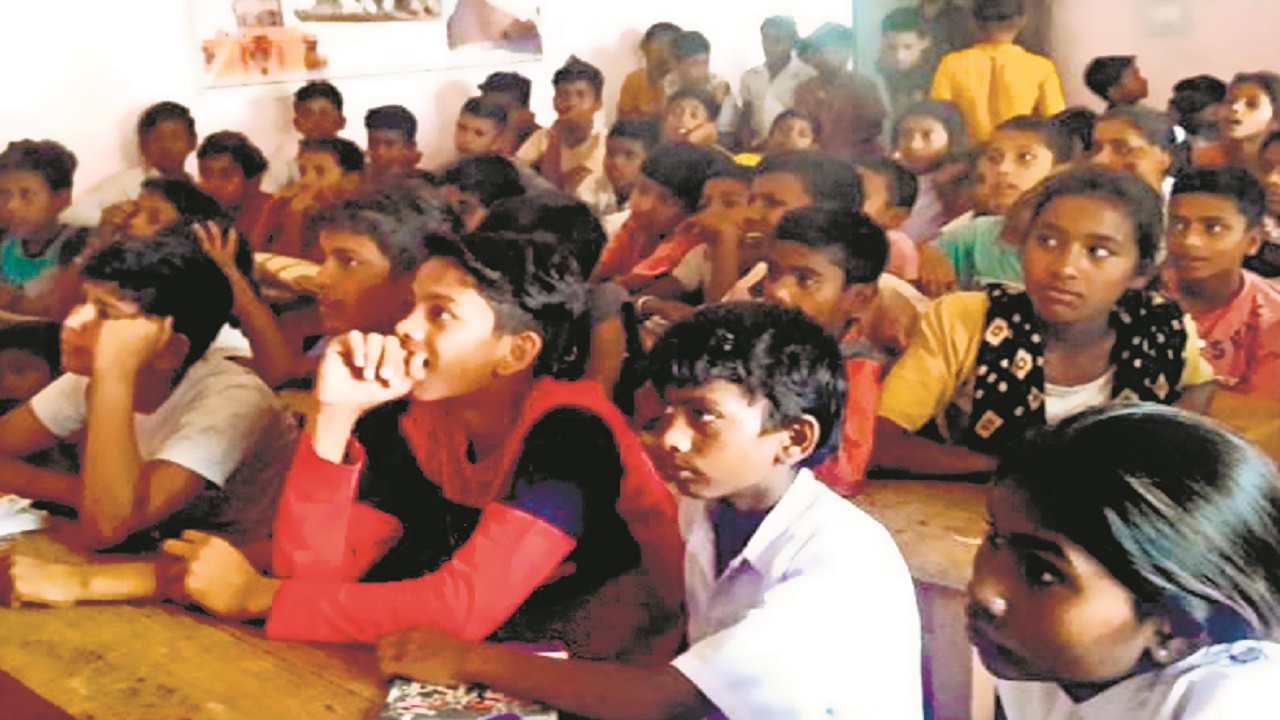 औरंगाबाद: लाल आतंक के गलियारे से स्मार्ट क्लास तक का सफर, संवर रहा बच्चों का जीवन