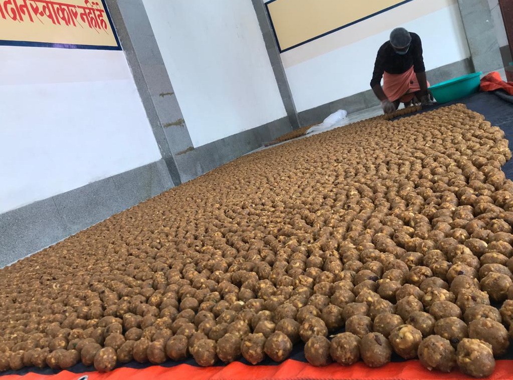Ram Mandir Bhoomi Pujan: पुलवामा का केसर, केरल के काजू व ऑस्ट्रेलिया के बेसन से बन रहे हैं सवा लाख लड्डू