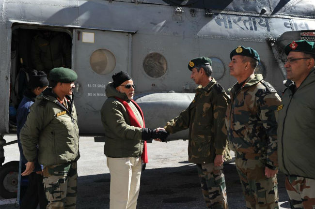 मोदी ने सियाचिन में सैनिकों के साथ मनायी दिवाली कहा, देश को आप पर गर्व