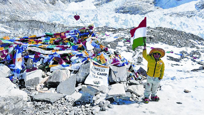 हुदहुद से टक्कर लेकर बिहार का बच्चा पहुंचा एवरेस्ट बेस कैंप