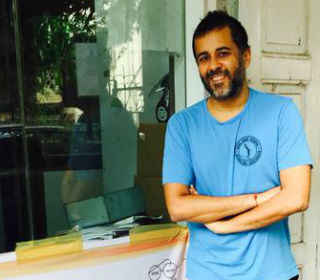 शिवसेना ने कसूरी की किताब को चर्चे में ला दिया : चेतन भगत