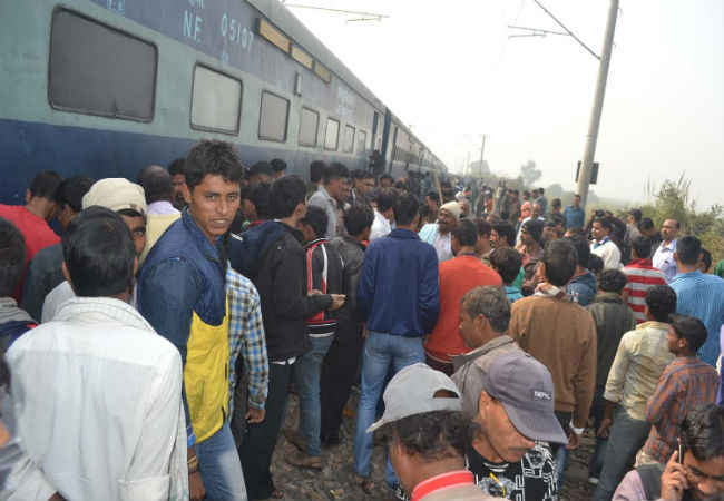 बक्सर में पटरी से उतरी ट्रेन,आवागमन बाधित