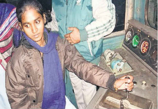 अब बिहार में बेटियां भी दौड़ाने लगी हैं ट्रेन