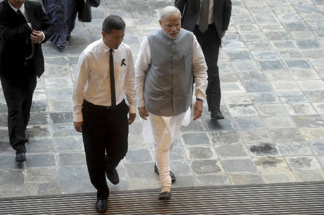 मोदी ने सिंगापुर के नेताओं के साथ द्विपक्षीय पहल पर चर्चा की