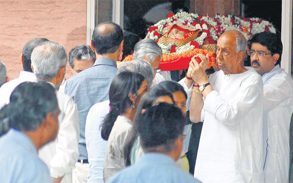 डॉ सरला बिरला पंचतत्व में विलीन