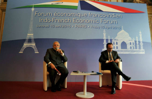 मोदी ने की फ्रांसीसी राष्ट्रपति के साथ नाव पे चर्चा