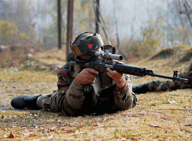 J&K : बारामुला में सुरक्षाबलों ने दो आतंकियों को किया ढेर, मुठभेड़ जारी