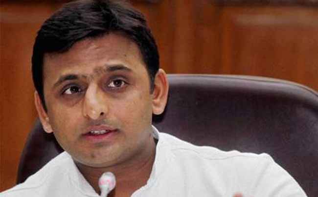सोशल मीडिया पर सरकार की नजर, अफवाहें फैलाने वालों को कड़ी सजा मिलेगी: अखिलेश