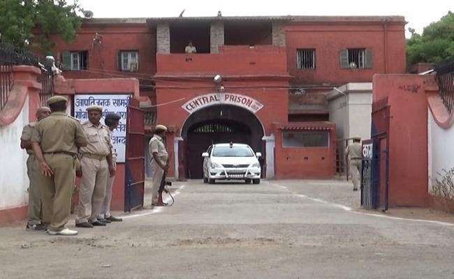गया : सेंट्रल जेल में छापेमारी, कैदी वार्ड की गहन जांच