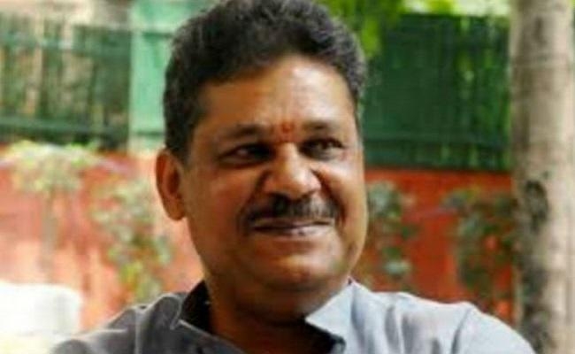 सांसद कीर्ति आजाद को दिल्ली के तीस हजारी कोर्ट ने भेजा नोटिस