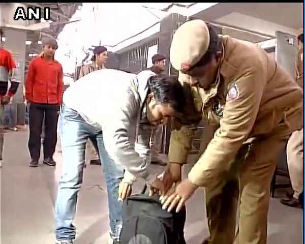 शताब्दी एक्सप्रेस में बम की खबर, तलाशी में नही मिला बम