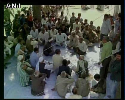 पंचायत का फरमान, 18 साल से कम उम्र की लड़की ने मोबाइल इस्तेमाल किया, तो शारीरिक दंड