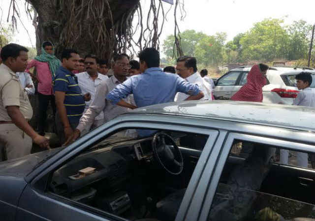 धनबाद : पेट्रोल पंप कर्मी की आंख में मिर्ची डालकर 10 लाख रुपये की ल���ट