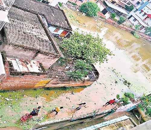 12 घंटों में की बारिश में छपरा के हजारों घरों में घुसा पानी