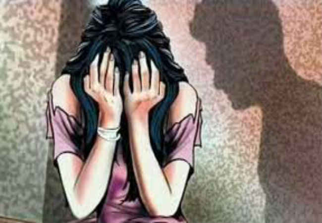 पहले प्रेमी, फिर सगे चाचा ने किया यौनशोषण, प्राथमिकी दर्ज