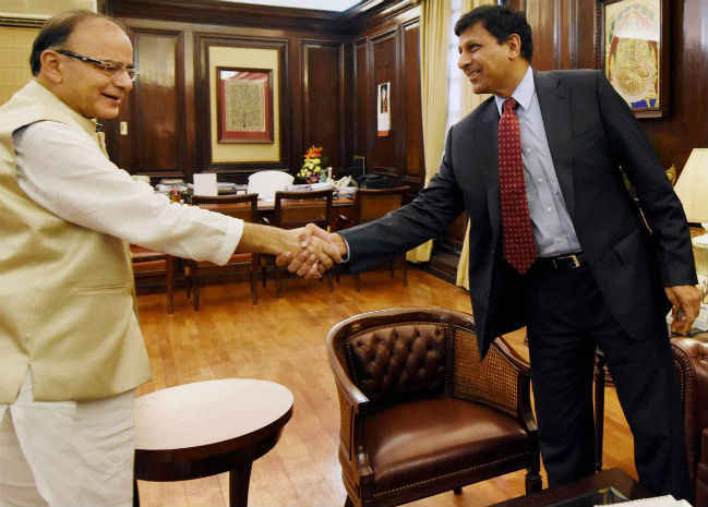 राजन की आखिरी मौद्रिक समीक्षा कल, ब्याज दरों में बदलाव की संभावना नहीं