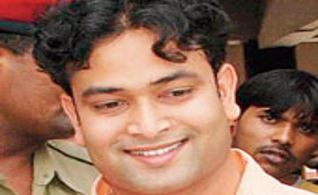 पुलिस और पूर्व जज पर भी गोली चला चुका है श्रीलेदर्स के मालिक आशीष डे की हत्या करने वाला अखिलेश सिंह
