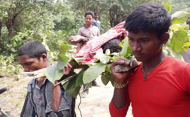 झारखंड में राजनीतिक वर्चस्व की लड़ाई, चौपारण में मुखिया लुपुंग मुंडा को धारदार हथियार से काट कर मार डाला, तीन गिरफ्तार