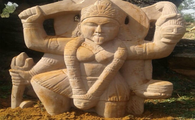 गढ़वा के खरौंधी में मिली मां काली की प्रतिमा, उमड़े लोग, ग्रामीण बोले बनवायेंगे मंदिर