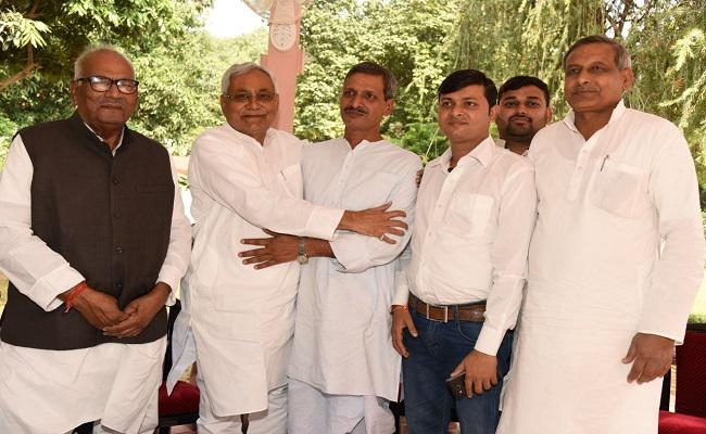 बाल विवाह, दहेज प्रथा के खिलाफ अभियान में पूर्व प्रधानाध्यापक हरींद्र सिंह की ली जायेगी सक्रिय सहभागिता : CM नीतीश