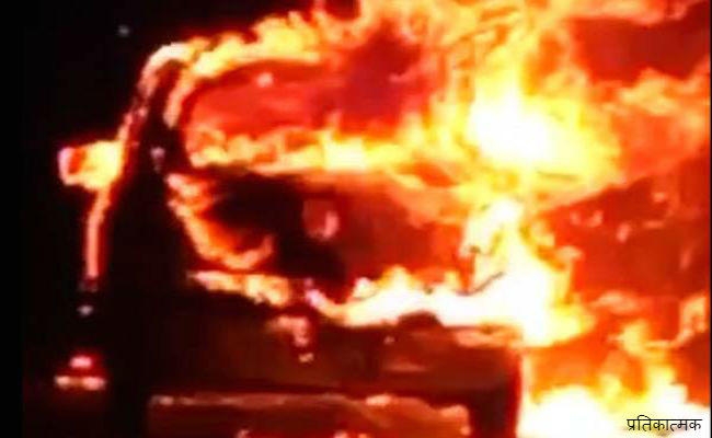 सीवान से दिल्ली जा रही कार डिवाइडर से टकरायी, छह लोग जिंदा जले