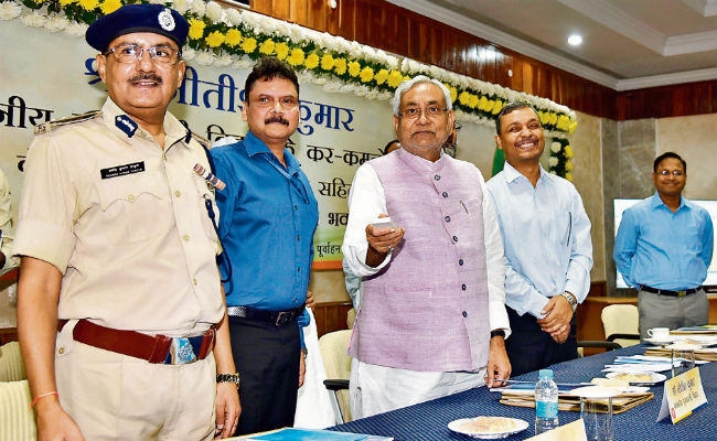 बिहार : सुविधाएं मिल रही हैं तो उपलब्धि भी दिखाएं पुलिसवाले : नीतीश