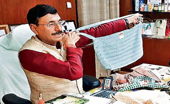 झारखंड : खादी एवं सरस मेला 22 दिसंबर से मोरहाबादी मैदान में, 700 से ज्यादा दुकानें सजेंगी, कैशलेस खरीदारी पर रहेगा जोर