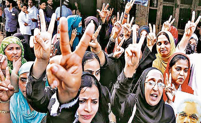 सायरा बानू ने की पीएम मोदी से अपील, तीन तलाक पर कानून बनायें