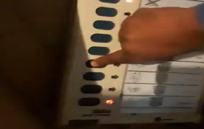 निकाय चुनाव में वोटिंग का वीडियो वायरल : बसपा को दिया वोट, भाजपा की जली बत्ती