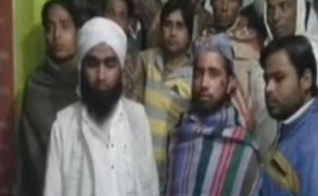 पैसेंजर ट्रेन से घर लौट रहे तीन मौलवियों की बागपत में पिटाई, युवकों से हो गया था विवाद