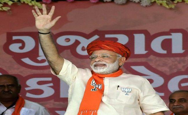 PM Modi ने राहुल गांधी पर कसा तंज, बोले – राममंदिर विरोधियों के परिजन जा रहे सोमनाथ