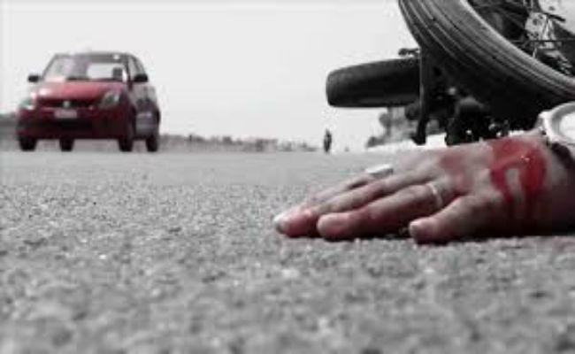बरकट्ठा : सड़क दुर्घटना में चालक की मौके पर मौत