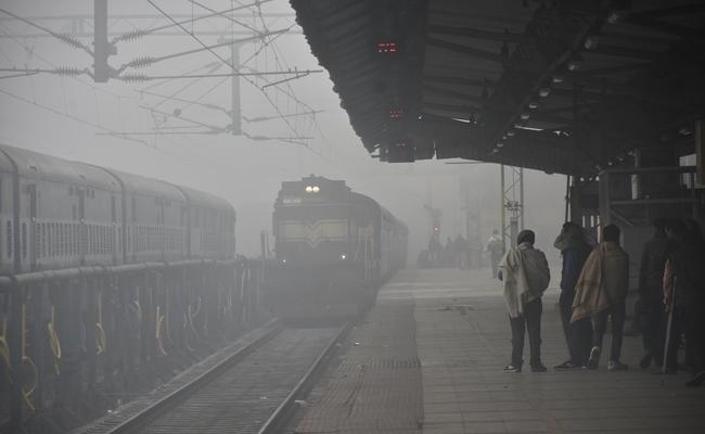 चलती ट्रेन से कानपुर के बाद गायब हो गयी युवती, GRP ने किया केस दर्ज करने से इनकार
