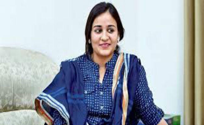परिवार में सब ठीक, भैया की सरकार दोबारा बनेगी : अपर्णा यादव