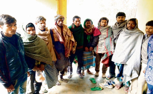 बिहटा में शराब पीते और बेचते 10 गिरफ्तार