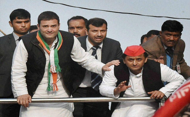 यूपी का राजनीतिक तापमान बढ़ा, कहीं रोड शो, तो कहीं पदयात्रा