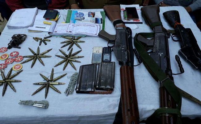 इनामी नक्सली एरिया कमांडर मंटू खैरा एनकाउंटर में ढेर, एके-47 के साथ मिला हथियारों का जखीरा