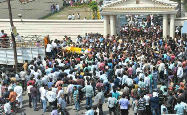 रघुवर का डीजीपी को निर्देश – हत्यारों को जल्द करें गिरफ्तार