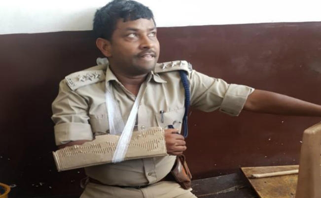 बोकारो के साड़म बाजार में दो पक्षों में तनाव, झड़प में डीएसपी का टूटा हाथ